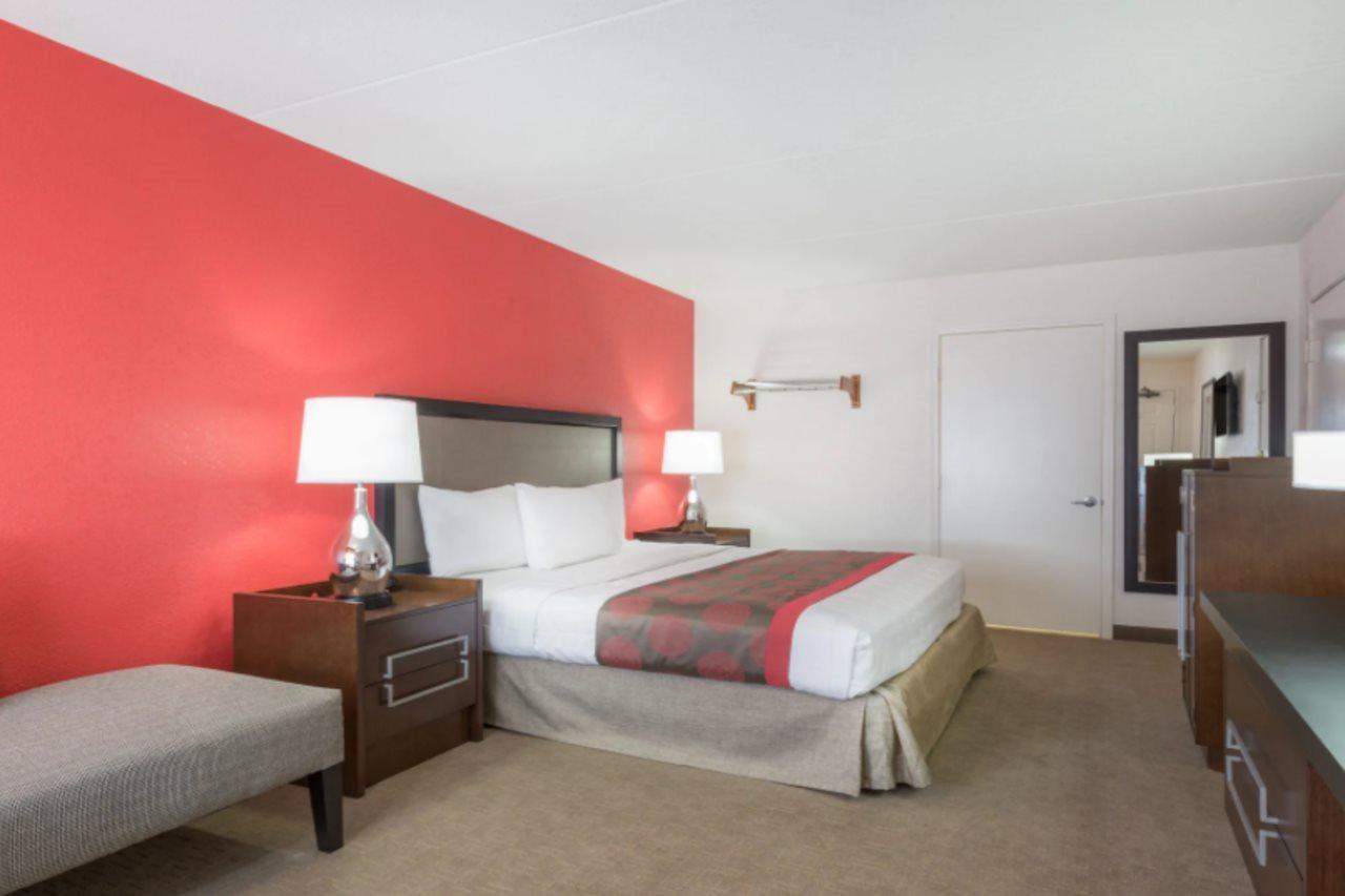 Ramada By Wyndham Albuquerque Airport Hotel Exterior photo