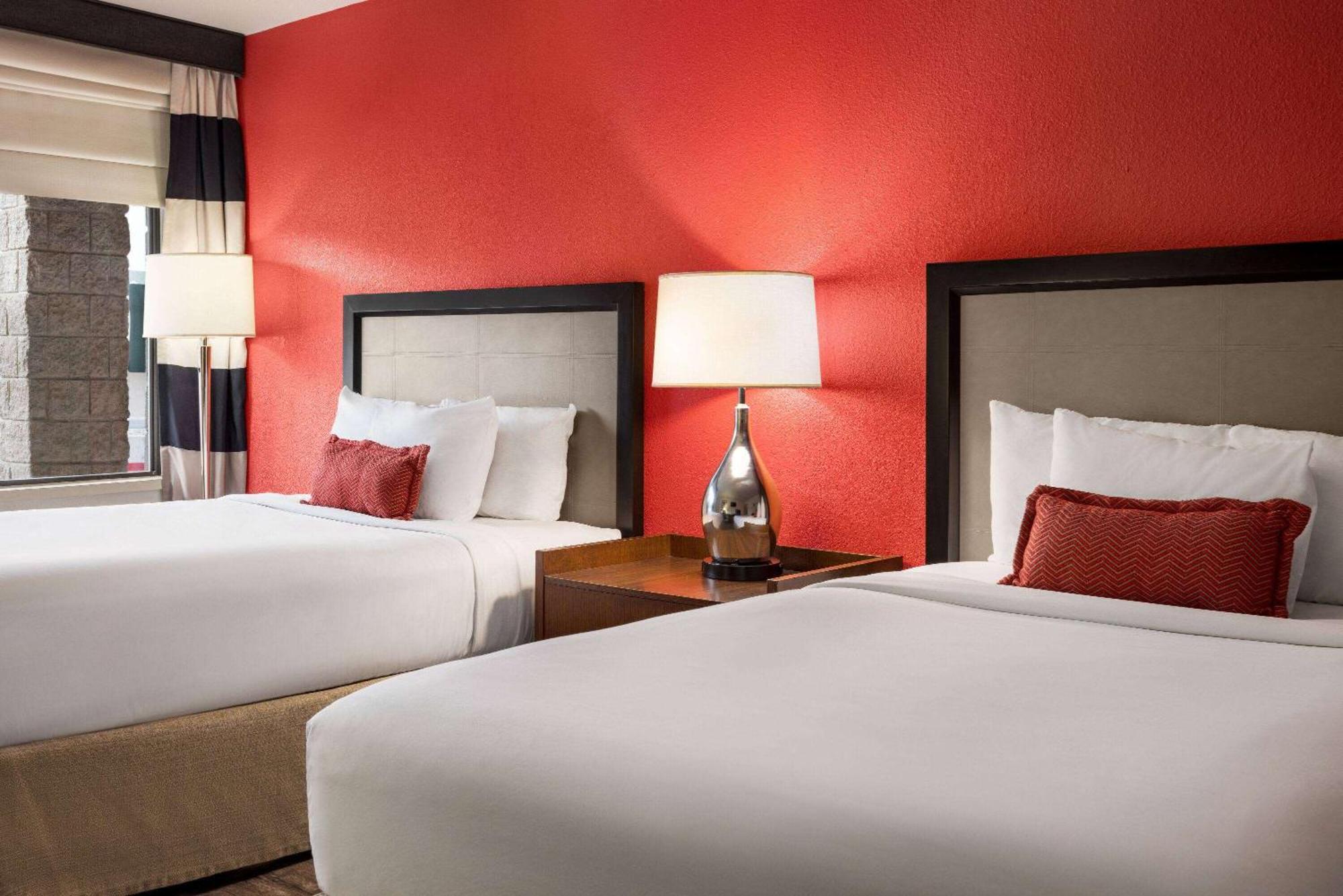 Ramada By Wyndham Albuquerque Airport Hotel Exterior photo