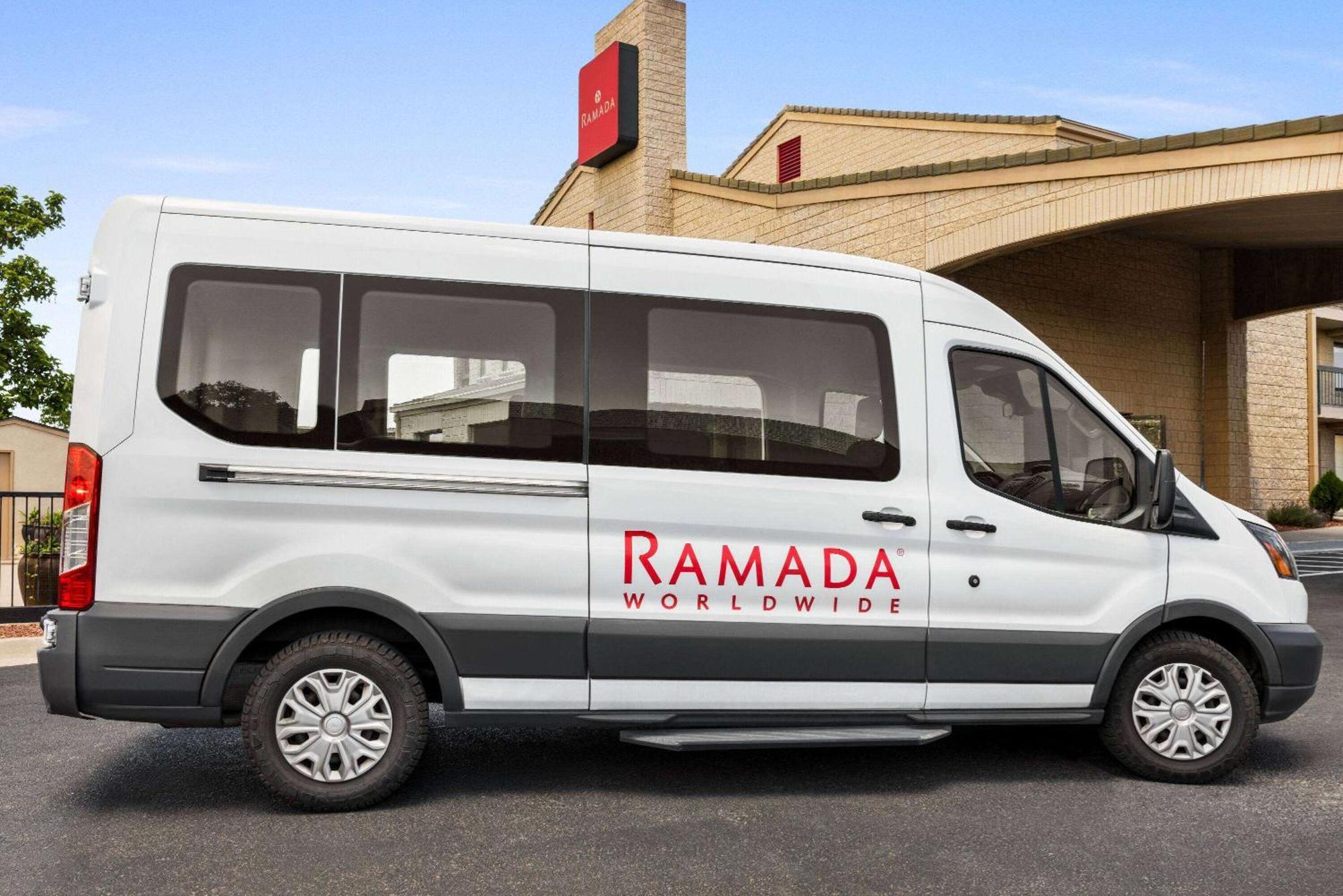 Ramada By Wyndham Albuquerque Airport Hotel Exterior photo