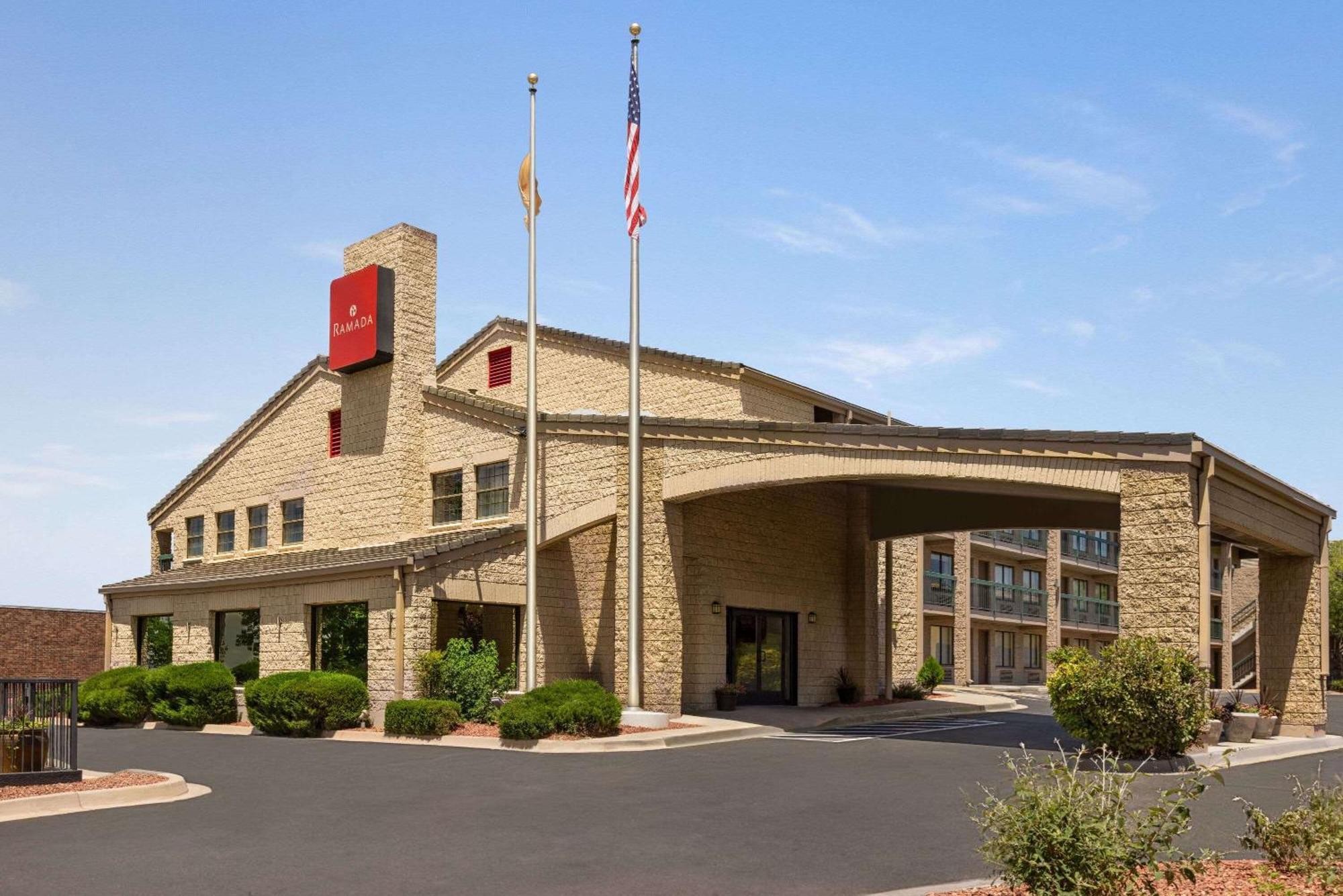 Ramada By Wyndham Albuquerque Airport Hotel Exterior photo