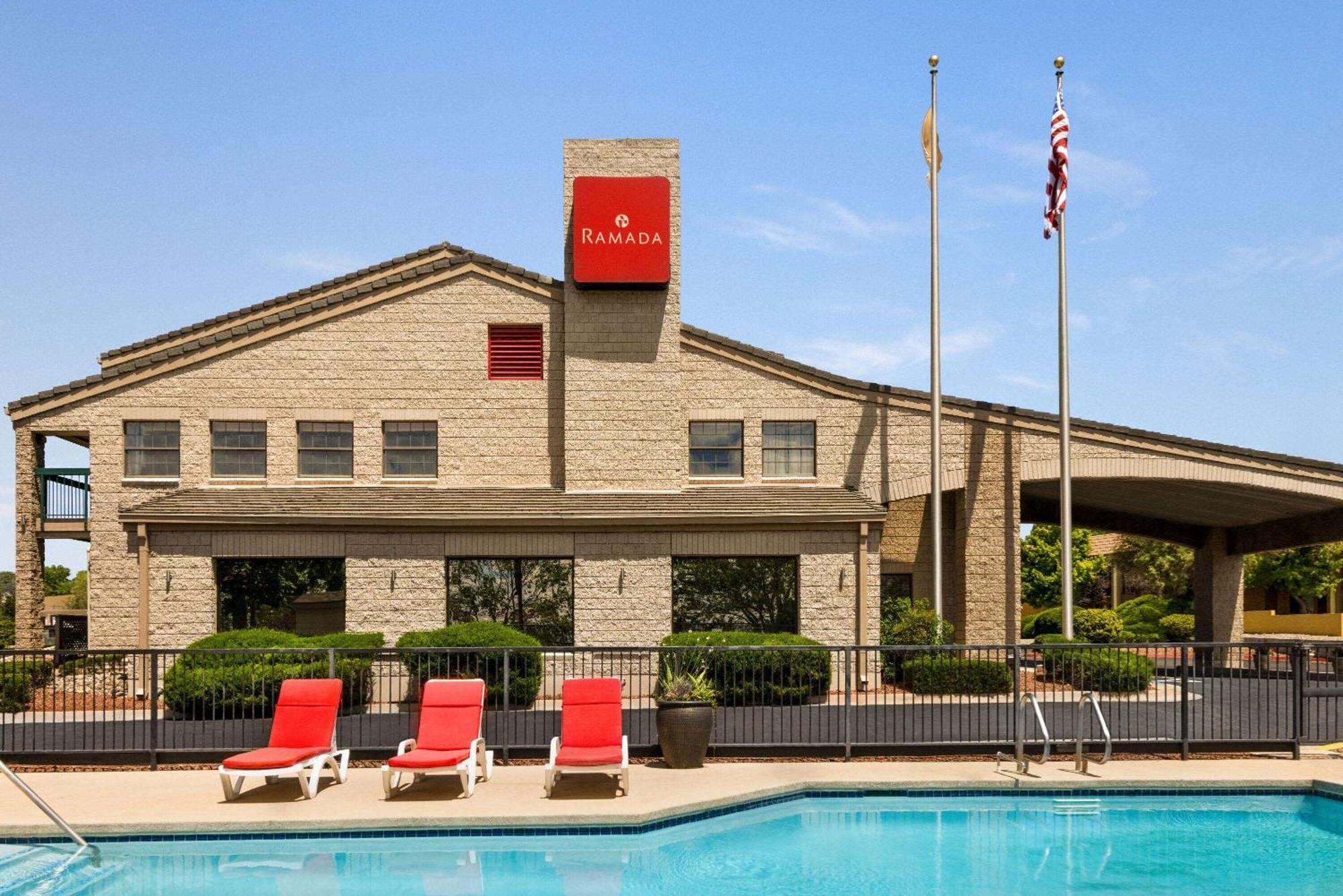 Ramada By Wyndham Albuquerque Airport Hotel Exterior photo