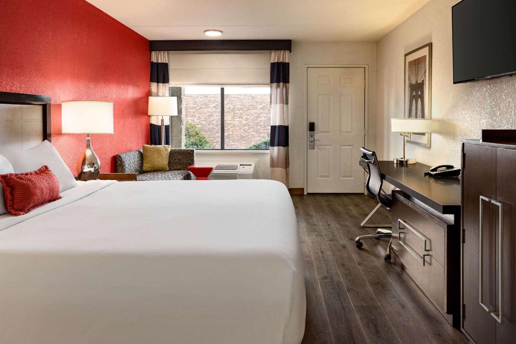 Ramada By Wyndham Albuquerque Airport Hotel Exterior photo