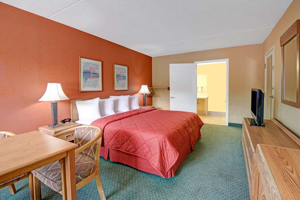 Ramada By Wyndham Albuquerque Airport Hotel Room photo