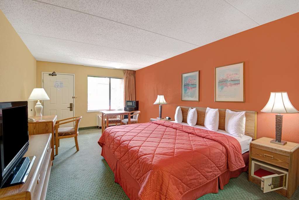 Ramada By Wyndham Albuquerque Airport Hotel Room photo