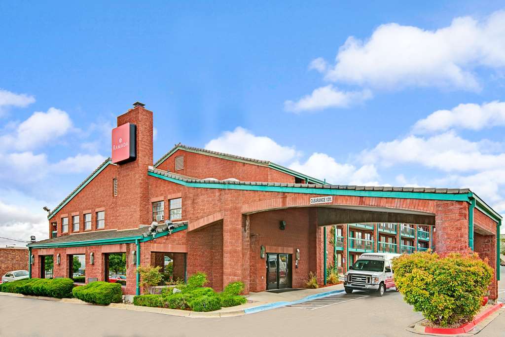 Ramada By Wyndham Albuquerque Airport Hotel Exterior photo